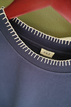 A navy collar, close up