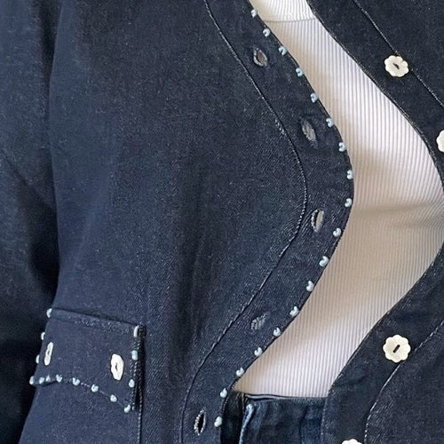 The curved wavy placket